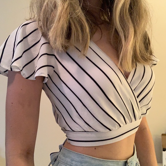 Striped Crop-Top - Picture 2 of 5